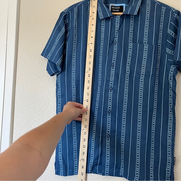 NWT Reverse Threads Mens Small Button Down Short Sleeve Shirt Aztec Viscose Blue - Picture 11 of 13